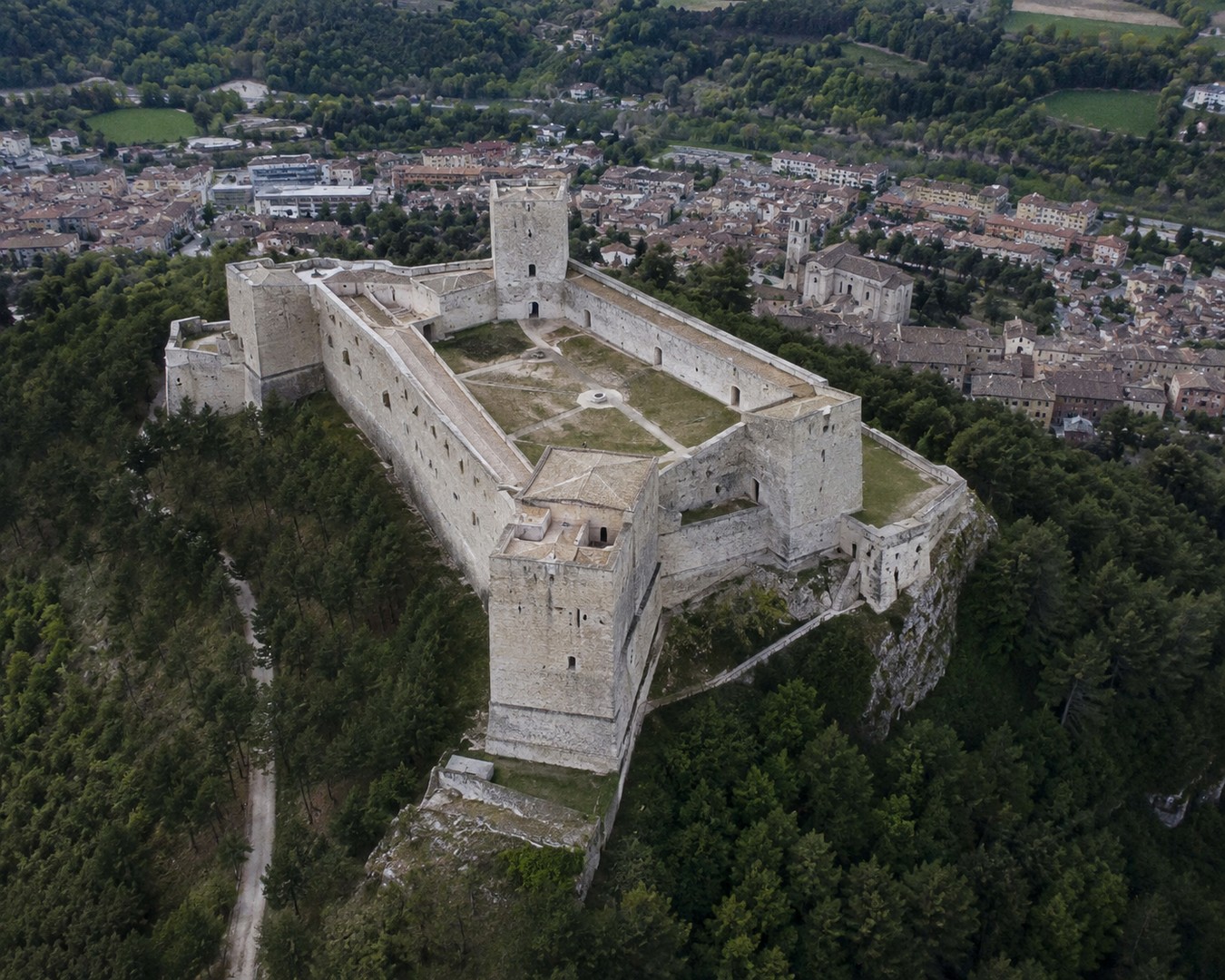 Rocca di Albornoz di Spoleto, città delle cento torri