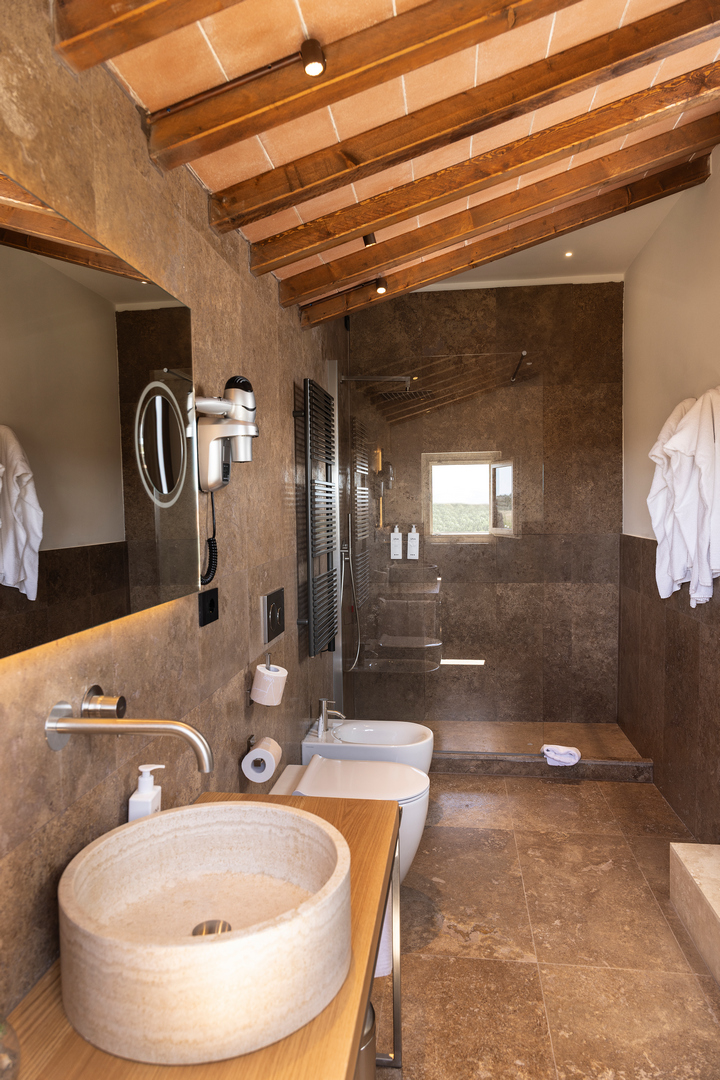 The bathrooms of the first-floor rooms in the new Casale Le Poggiole, adjacent to Villa Grazianella