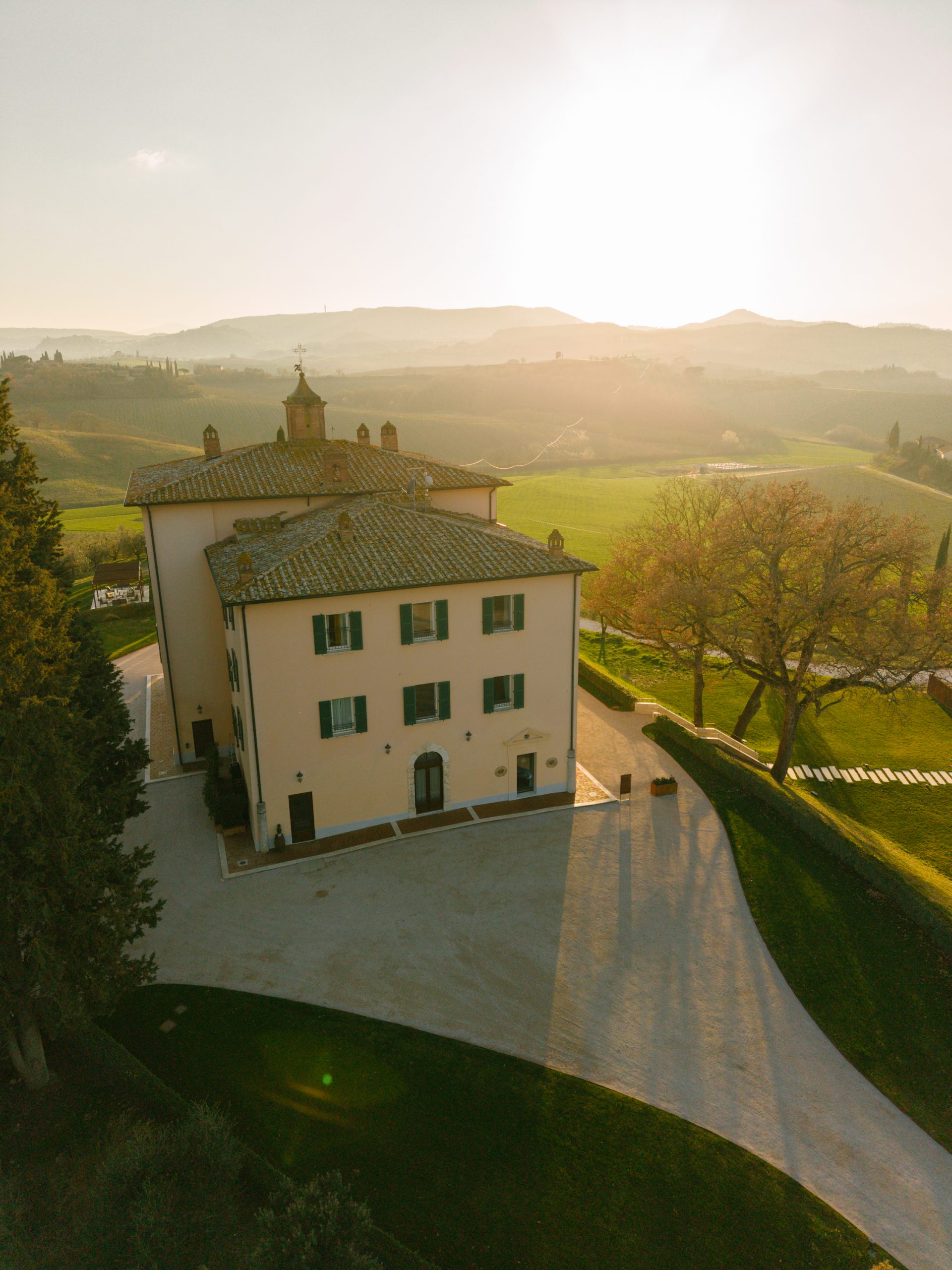 villa grazianella dall'alto al tramonto