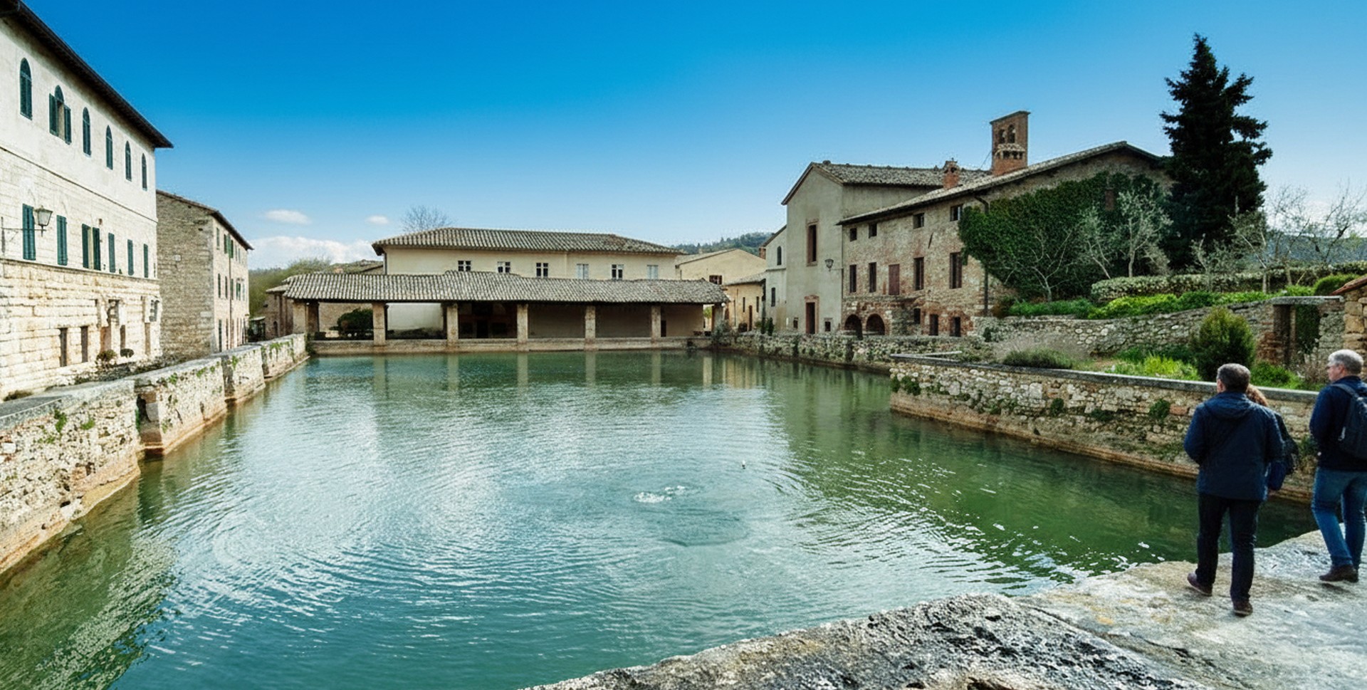 Bagno Vignoni, celebre per la sua piazza trasformata in una vasca termale unica al mondo