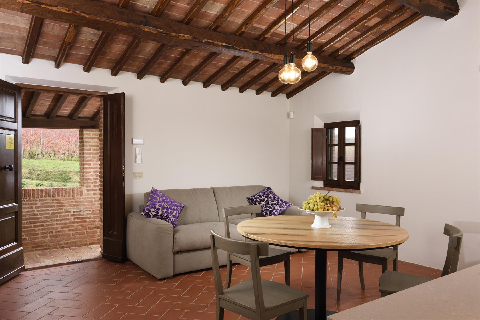 2 UE_Relais_VillaGrazianella_Apartment_Living Girasole