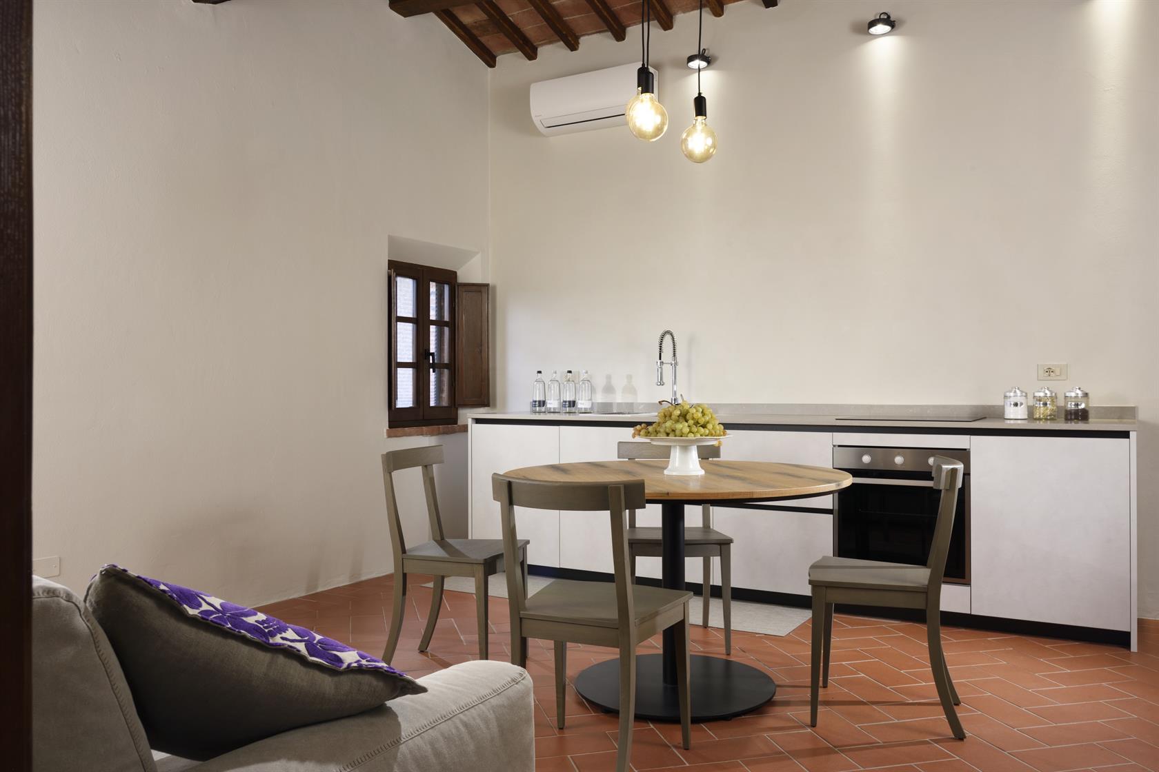3 UE_Relais_VillaGrazianella_Apartment_Living_2 Girasole