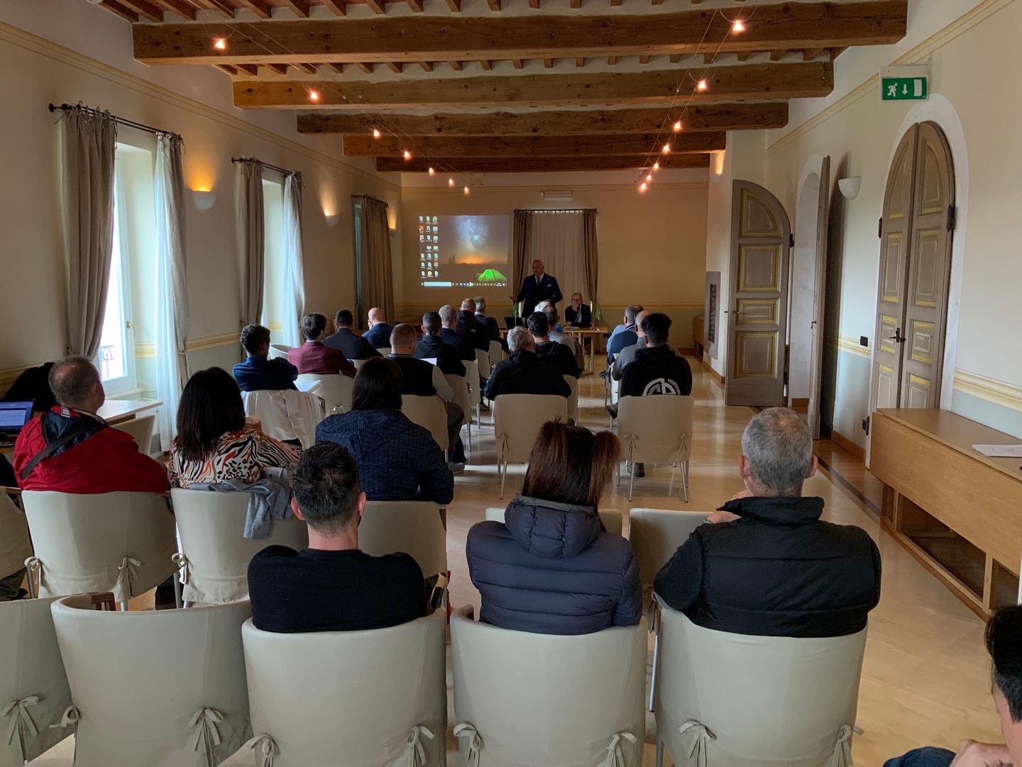 Sala riunioni4
