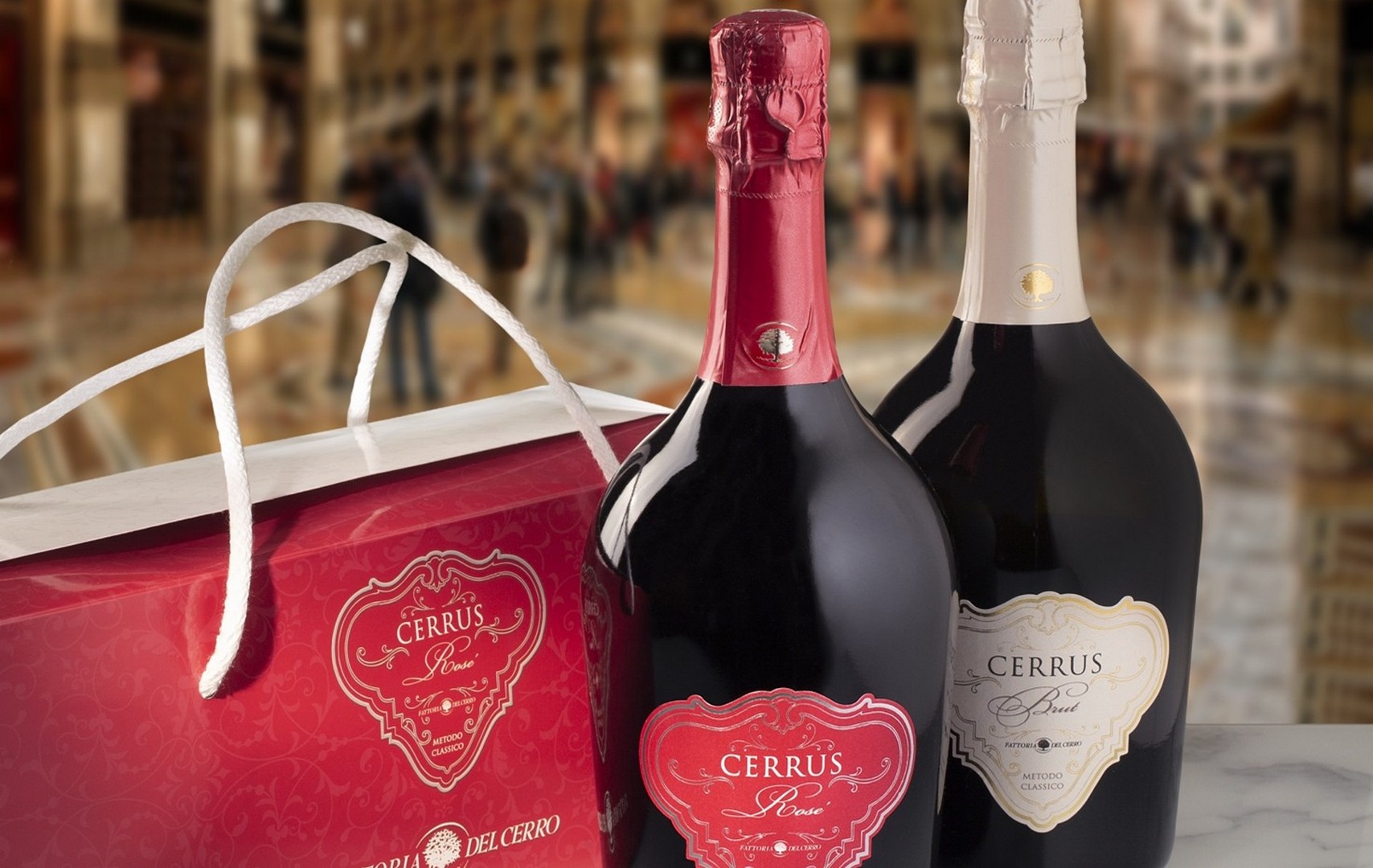 Confezione regalo con Cerrus Brut metodo classico di Fattoria del Cerro, idea regalo vino toscano
