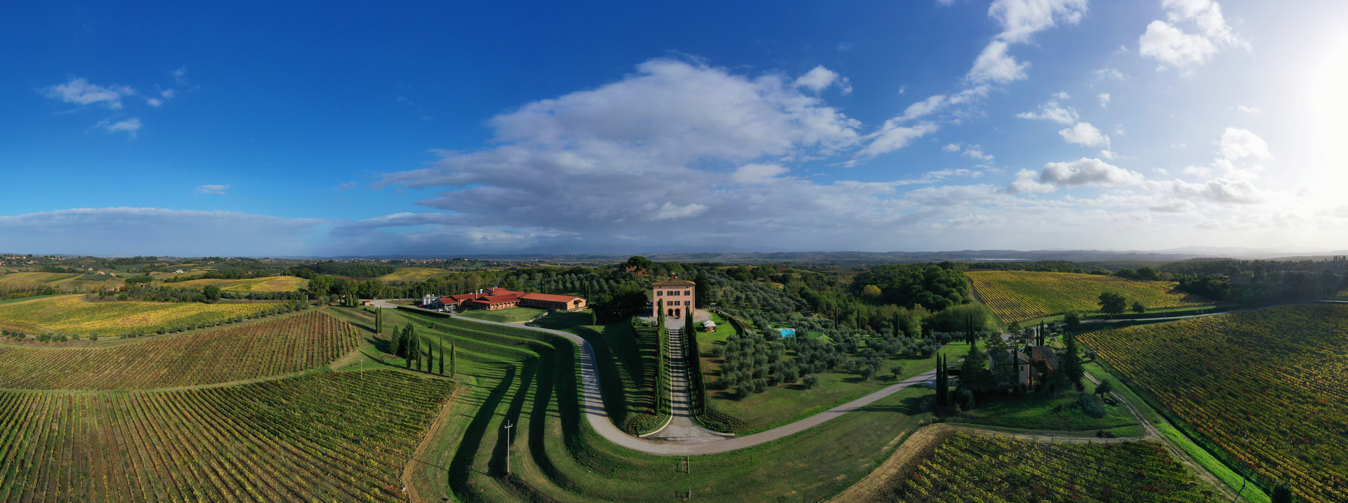 Vigneti di Fattoria del Cerro nell’anfiteatro naturale di Montepulciano, nel territorio del Vino Nobile