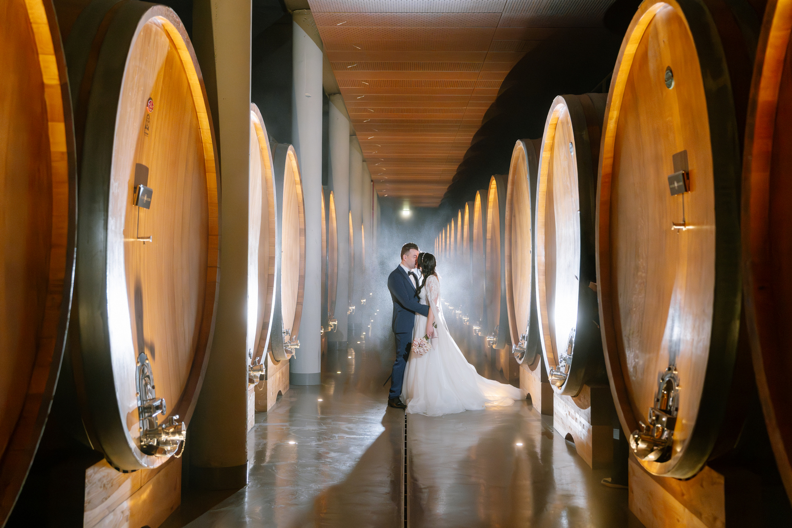 Sposarsi-a-Fattoria-del-Cerro-esperienza in bottaia