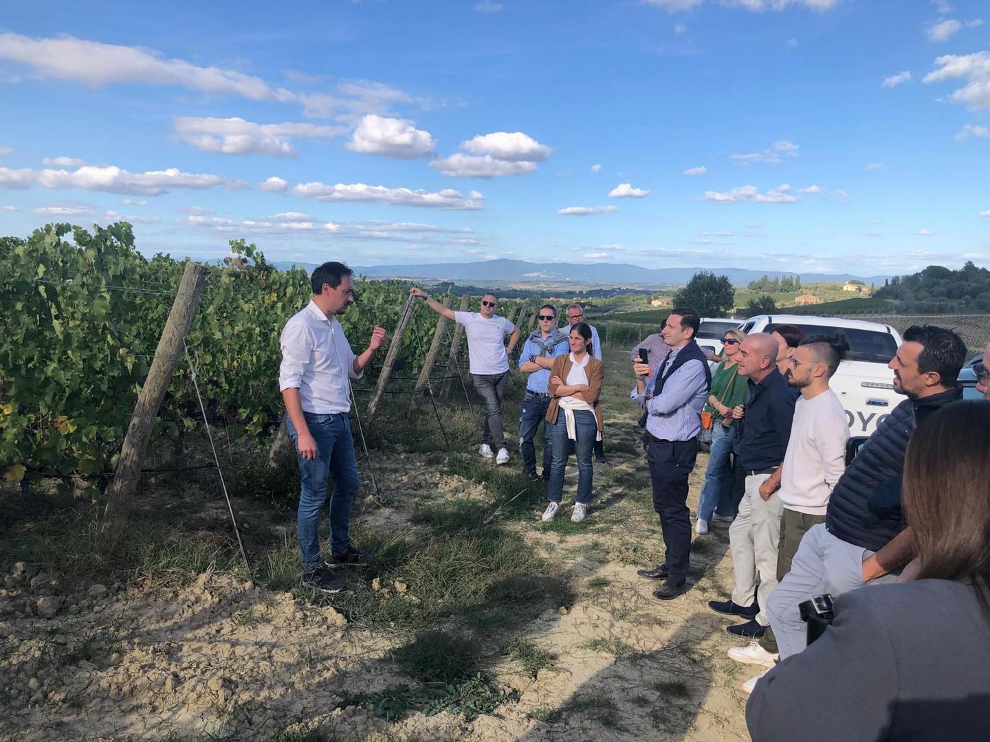 Attività di team building al Relais Villa Grazianella: cooking class, degustazione alla cieca, blend workshop ed esperienze outdoor in Toscana