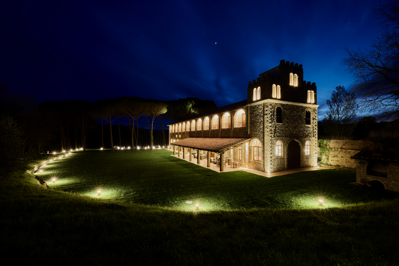 Tenuta di Monterufoli nell'entroterra della Costa degli Etruschi, tra boschi, vigneti e Riserva Naturale di Monterufoli-Caselli
