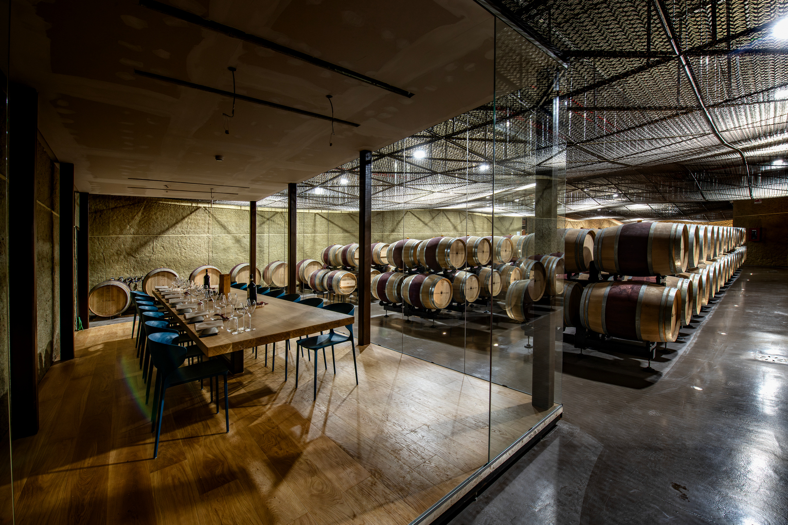 degustazione-in-cantina-moderna-toscana
