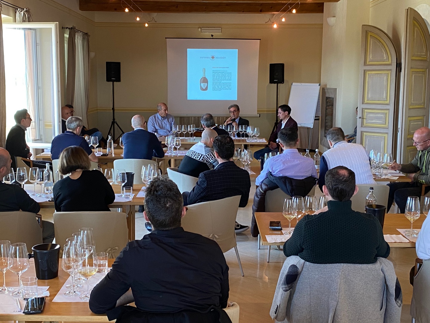 Team building in un wine resort in Toscana: scopri il Relais Villa Grazianella di Fattoria del Cerro a Montepulciano