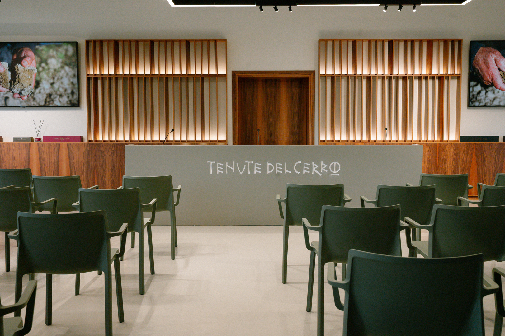 Sala meeting del Relais Villa Grazianella, location per eventi MICE e corporate retreat a Montepulciano in Toscana
