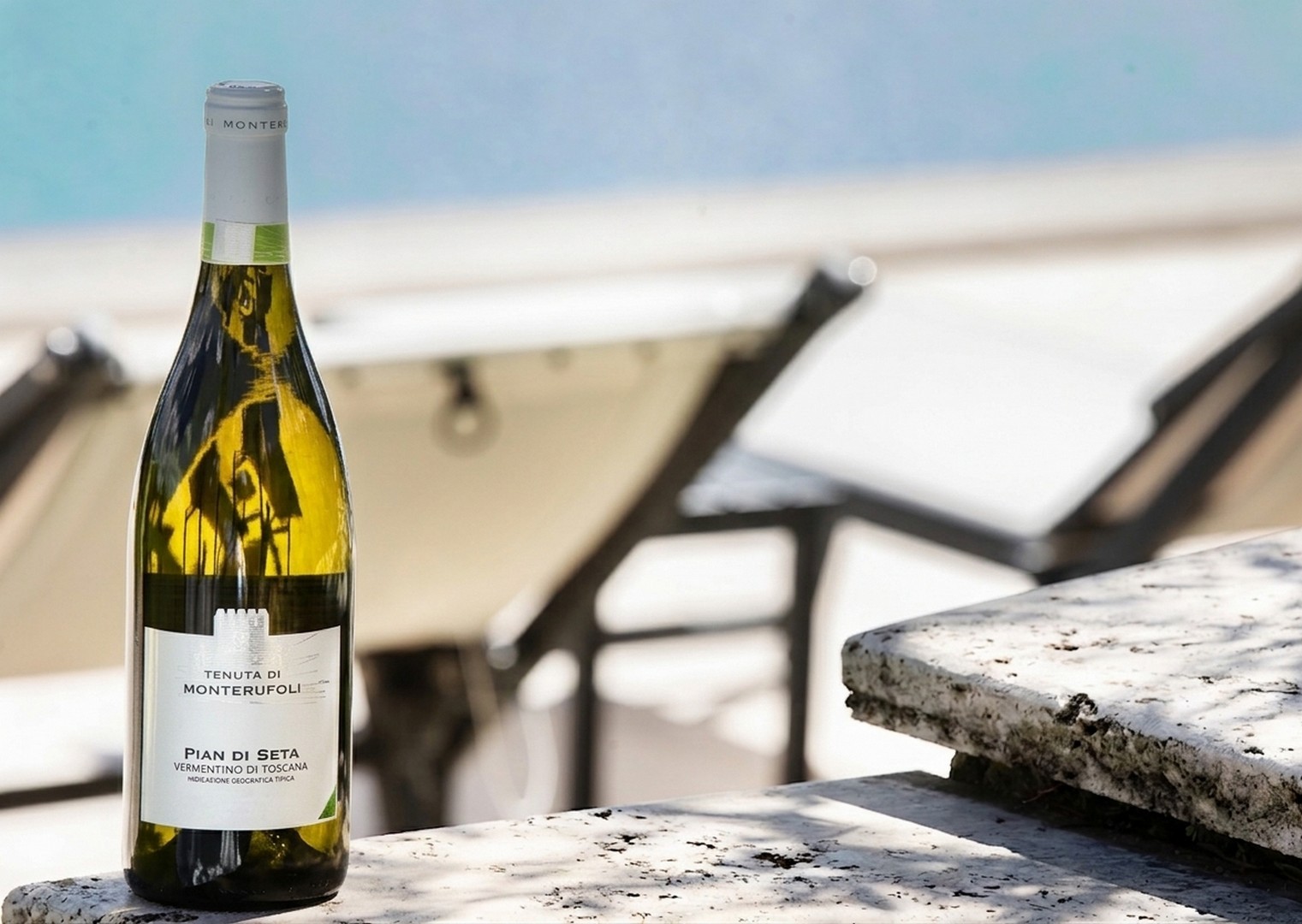 Degustazione del Vermentino Pian di Seta nella Tenuta di Monterufoli, nell’entroterra della Costa degli Etruschi