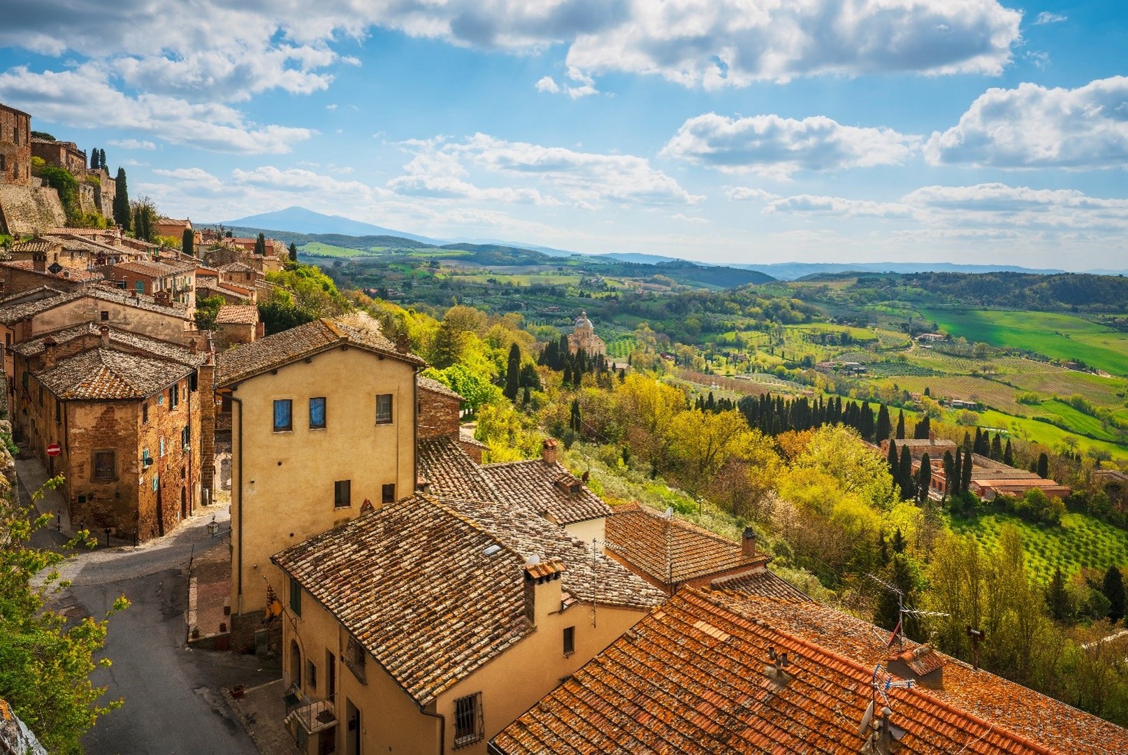 Between the Via Francigena and the Sea: 4 Trekking Routes in Tuscany